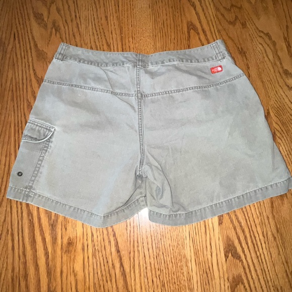 North Face cargo shorts size 12. Inseam-5”, Length-16”, Waist-16”. Gently worn. - Picture 3 of 3